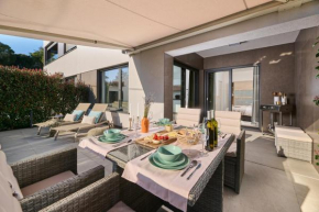 BRAND NEW 1 bedroom apartment with backyard near the beach!